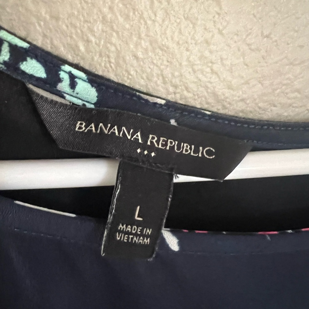 Banana Republic Sleeveless Shirt - Picture 2 of 6